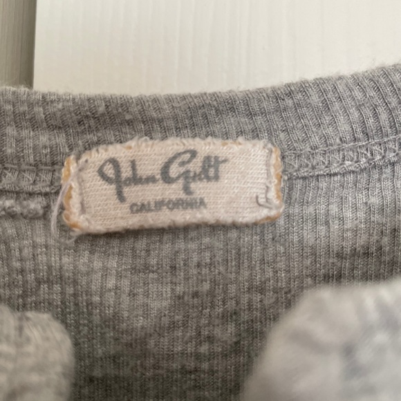 Brandy Melville gray short sleeve shirt - Picture 4 of 4